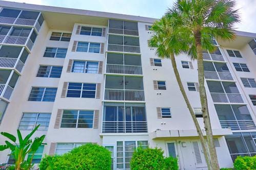 2801 N PALM AIRE Drive 405 — photo 6