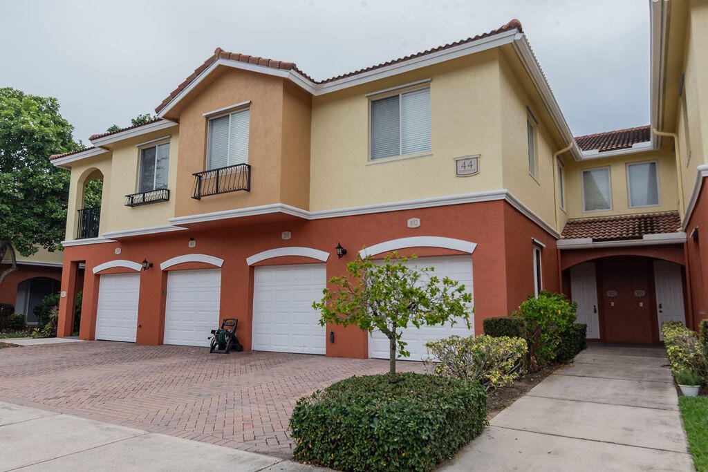 44 SE SEDONA Circle 102, Stuart, FL 34994