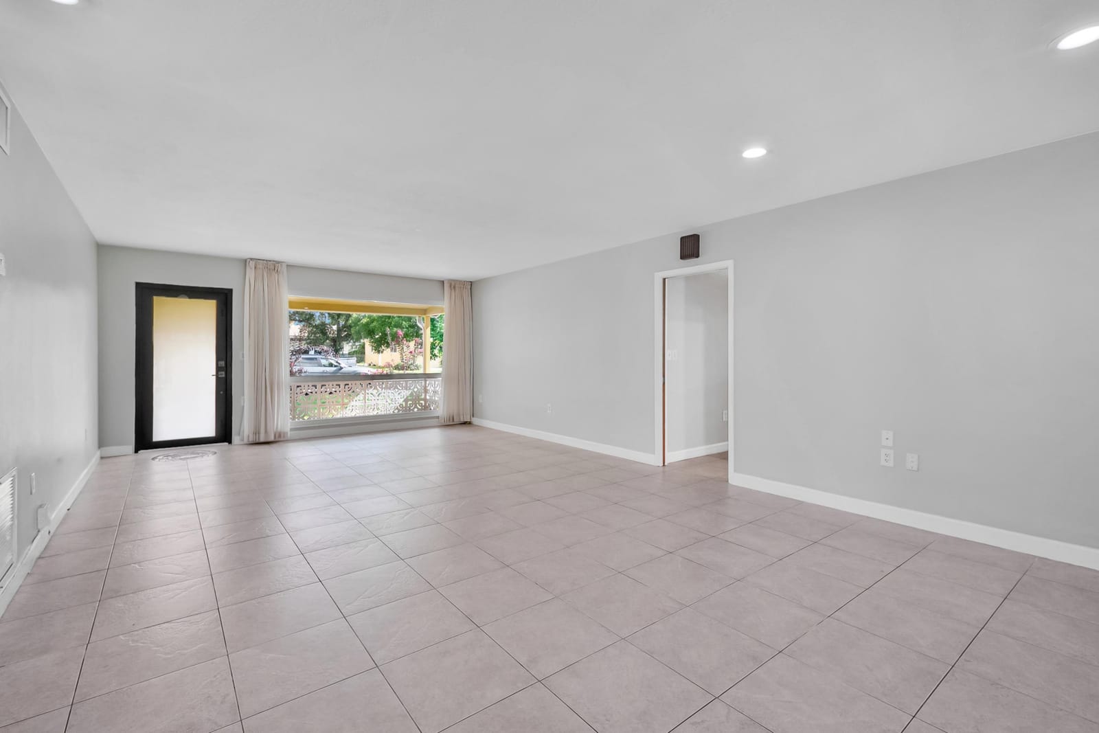 6760 SW 11TH Street, Pembroke Pines, FL 33023 photo 4