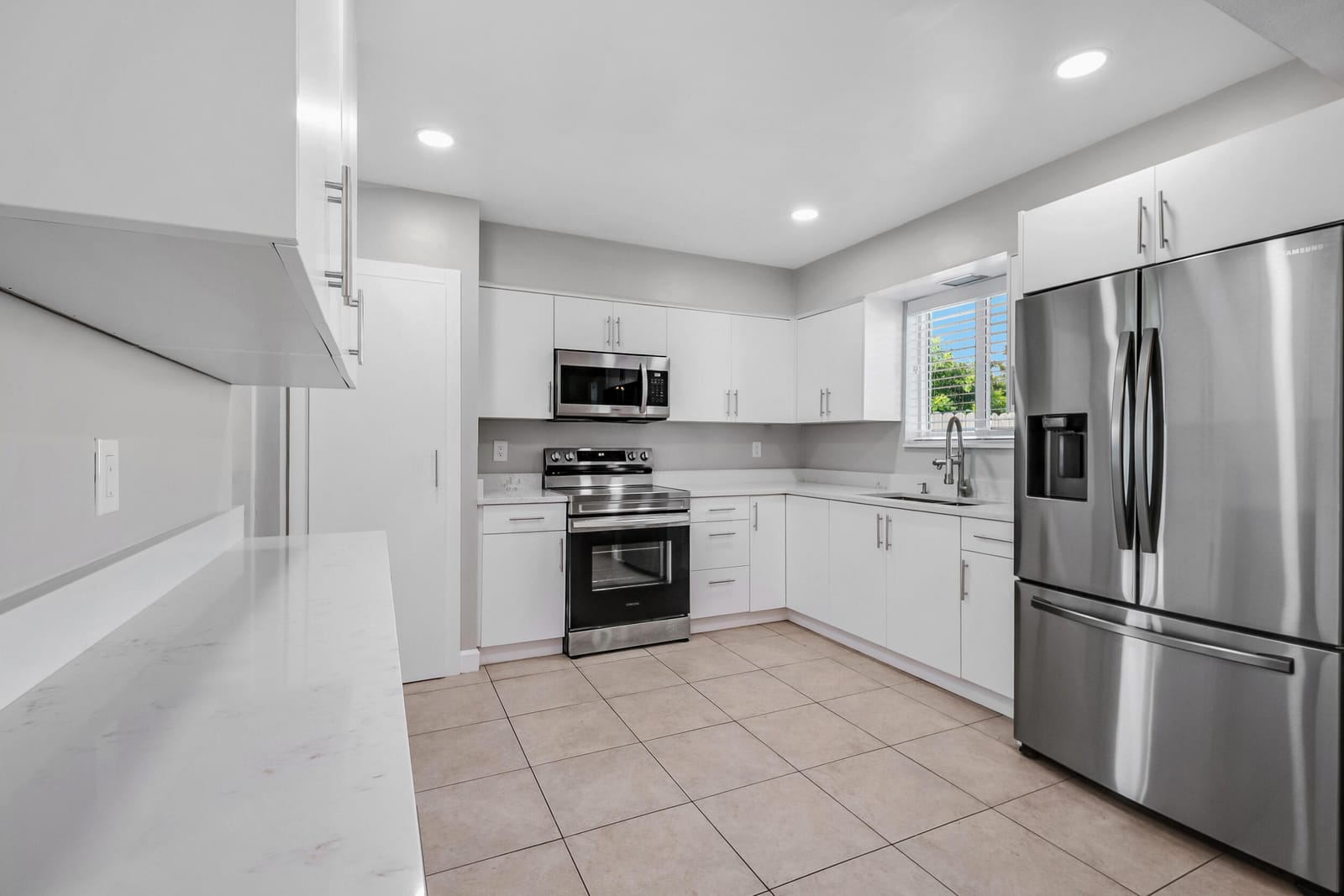 6760 SW 11TH Street, Pembroke Pines, FL 33023 photo 5