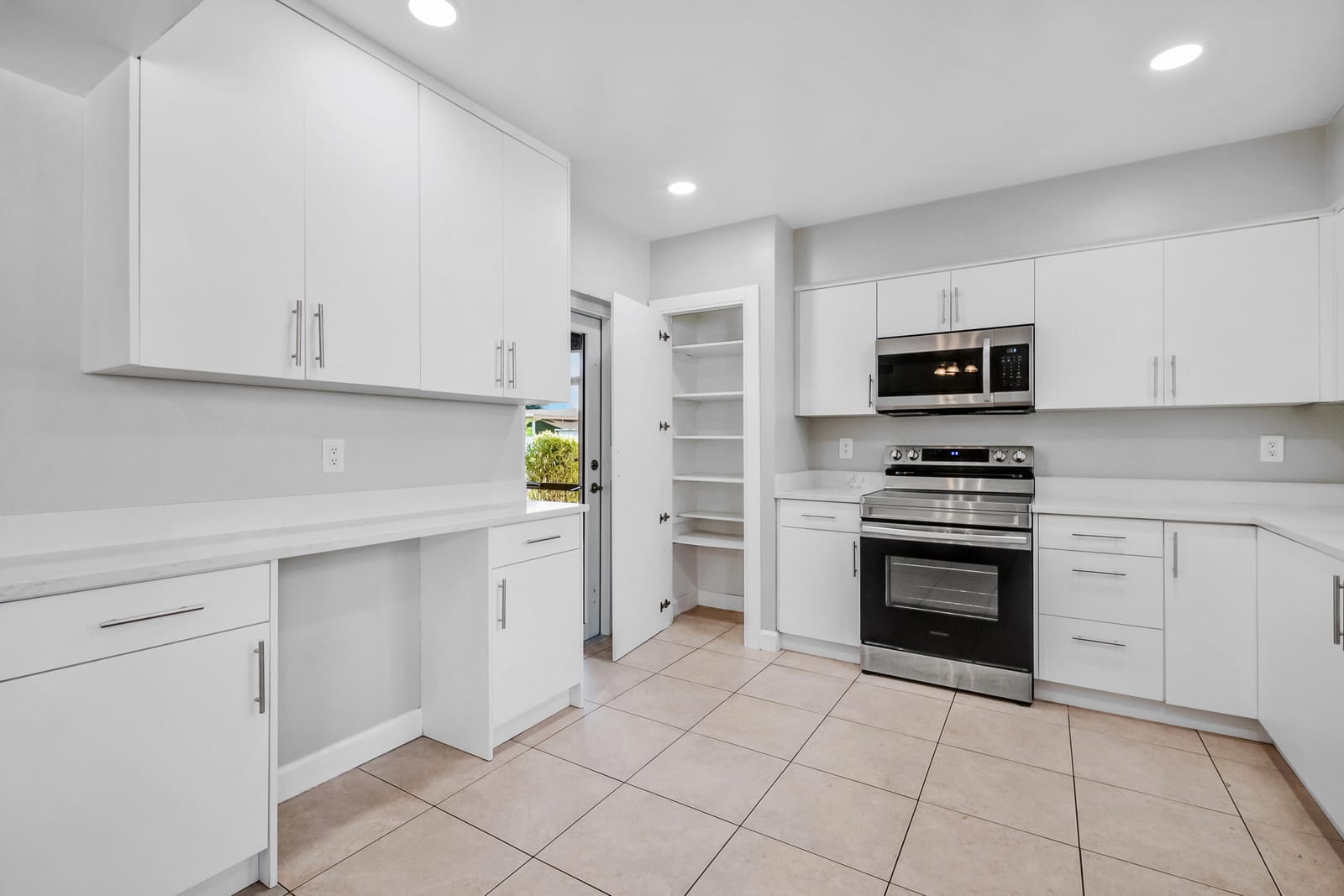 6760 SW 11TH Street, Pembroke Pines, FL 33023 photo 6