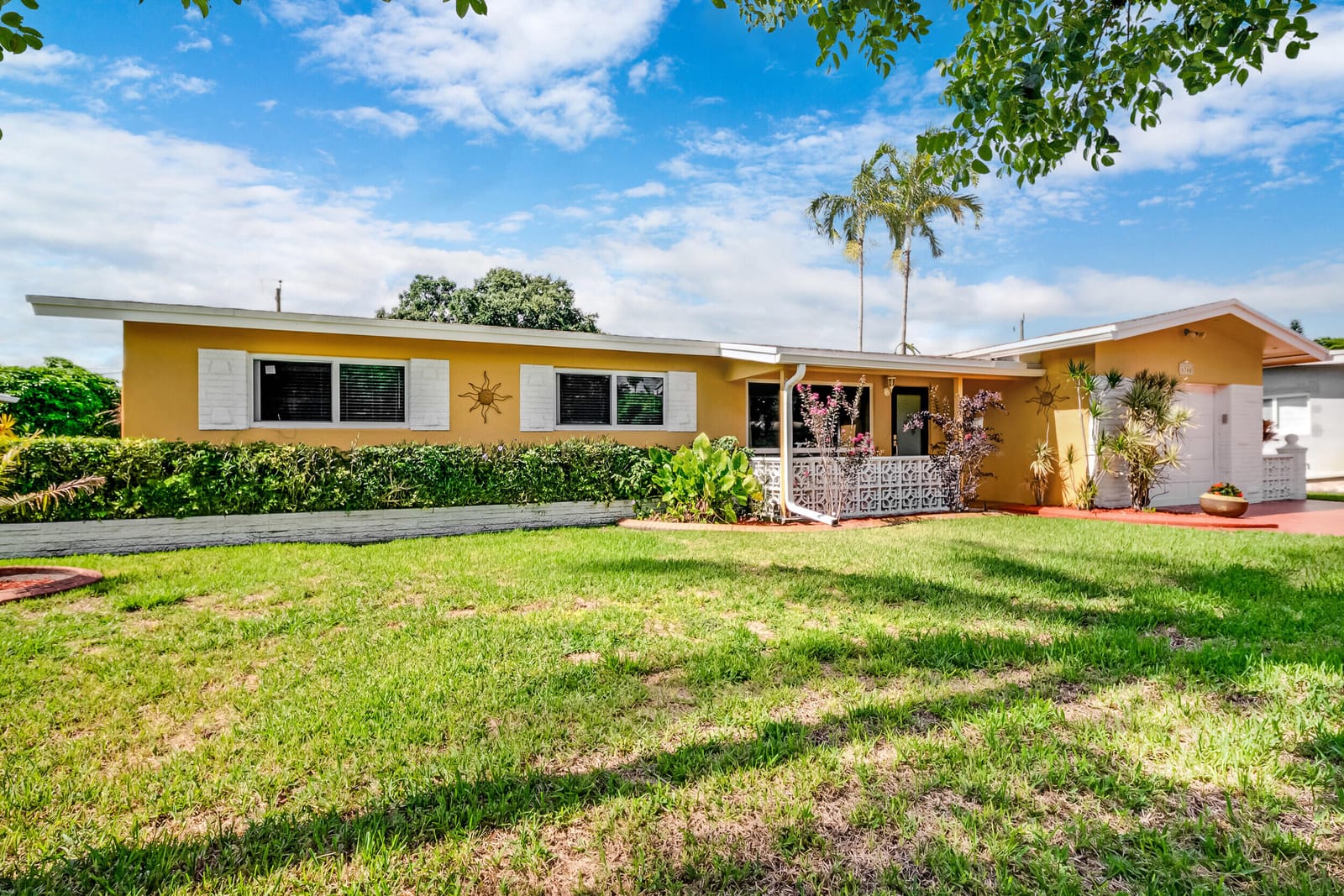 6760 SW 11TH Street, Pembroke Pines, FL 33023