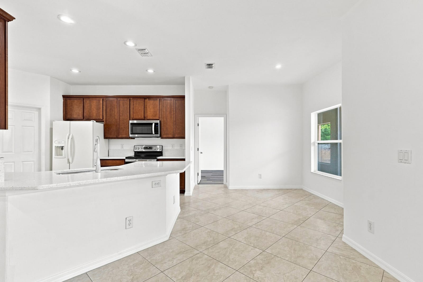 1787 SW CAMEO Boulevard — photo 5