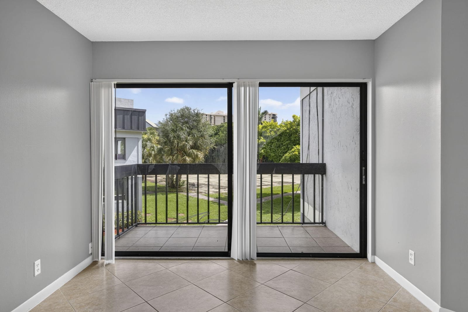 1900 N CONGRESS Avenue 201 — photo 2