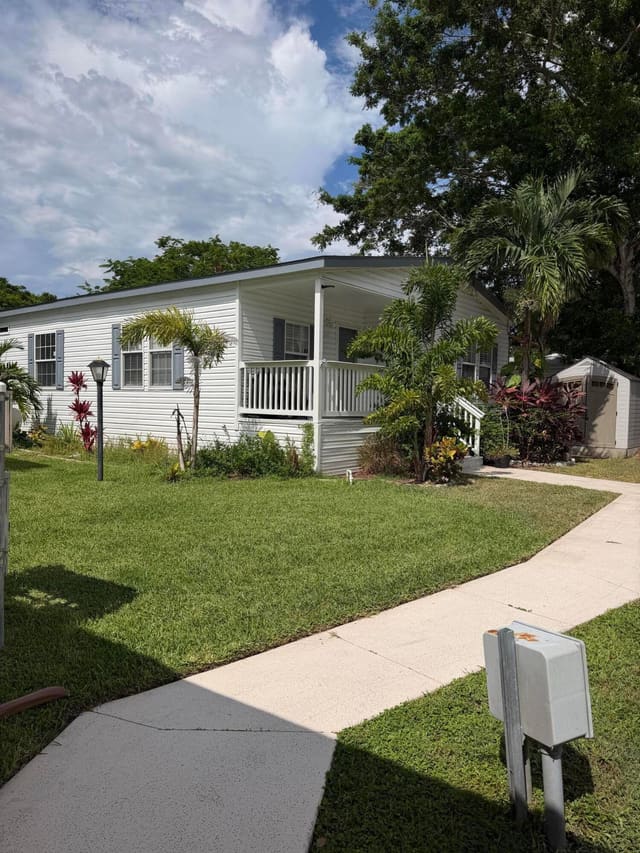 2555 PGA Boulevard 303, Palm Beach Gardens, FL 33410