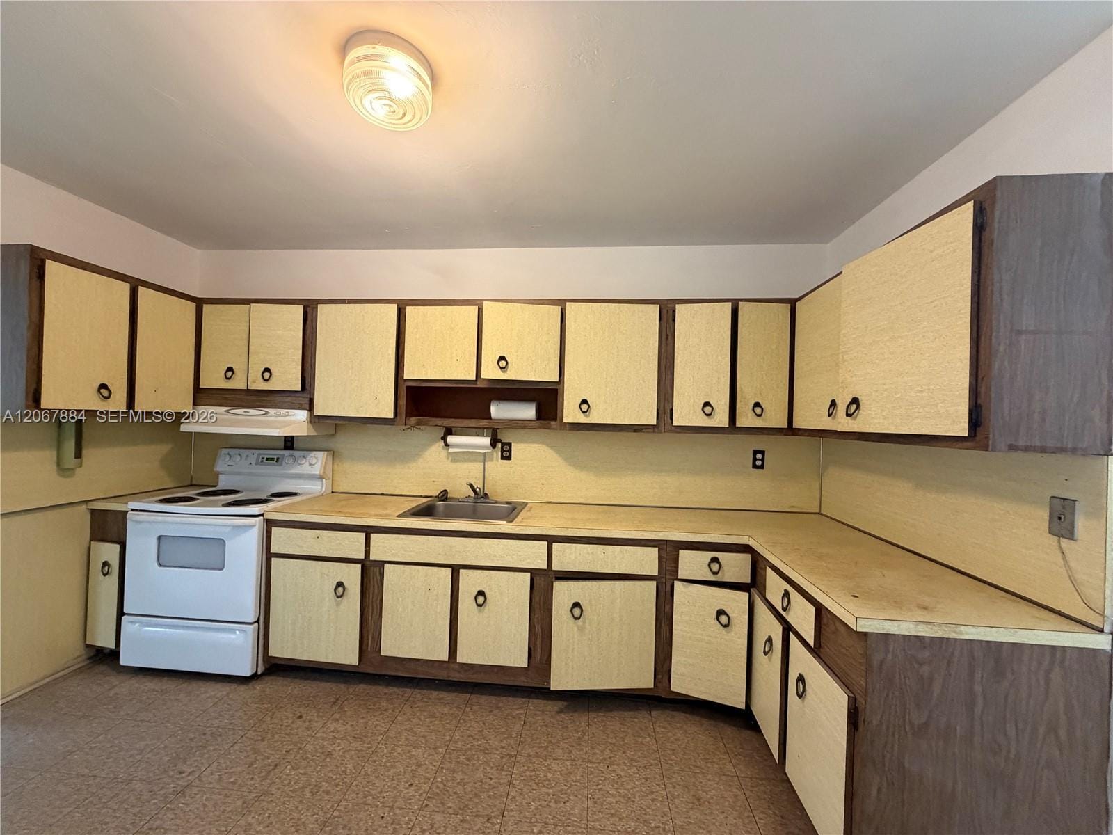 733 W 35th Street — photo 8