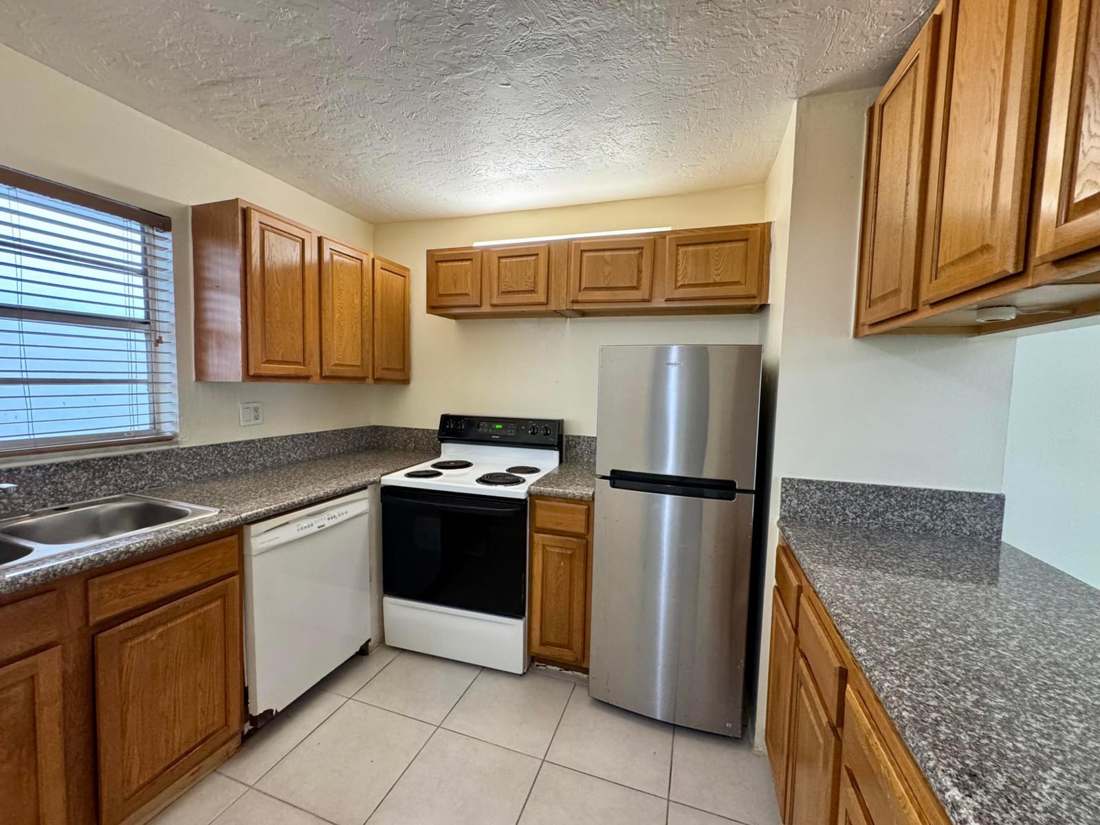 6507 WINFIELD Boulevard 130-C — photo 2