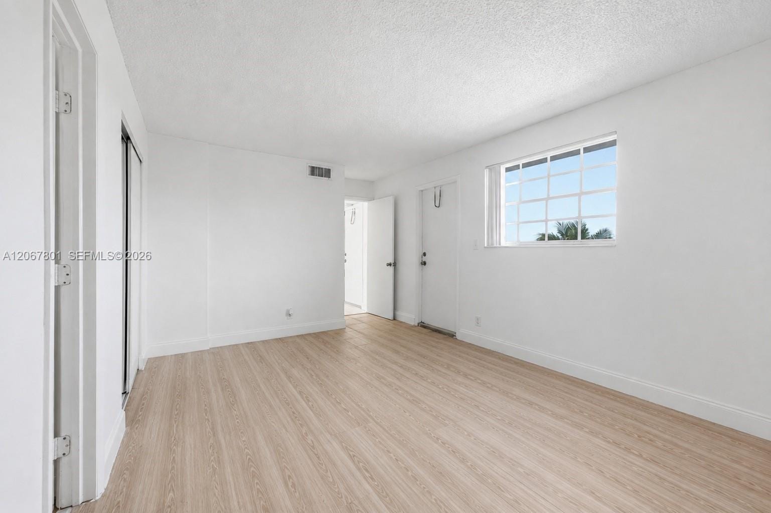 2520 N Andrews Avenue 305 — photo 3