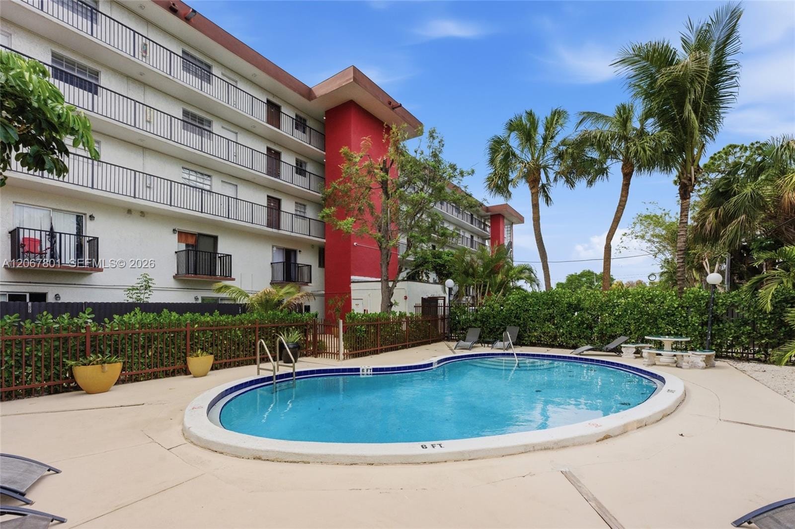 2520 N Andrews Avenue 305 — photo 4