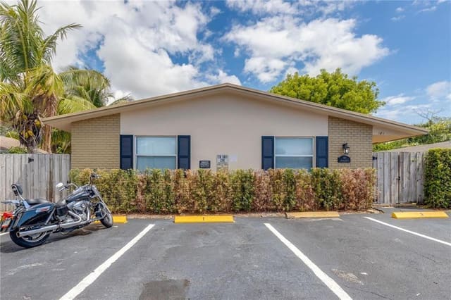 181 NW 42nd Street 2, Oakland Park, FL 33309