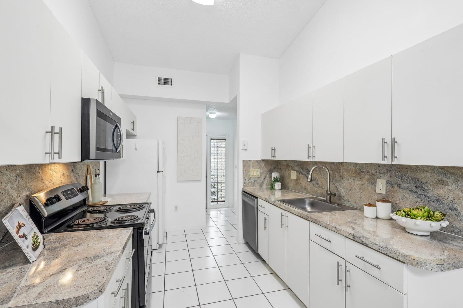 980 NE 212th Terrace 980-01 — photo 3