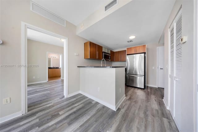 300 S Biscayne Boulevard T-2911, Miami, FL 33131