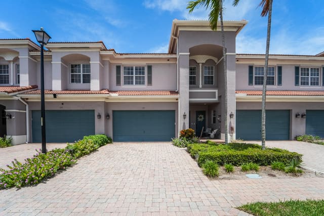 126 LANCASTER Road, sold in ZIP 33426, Boynton Beach, FL