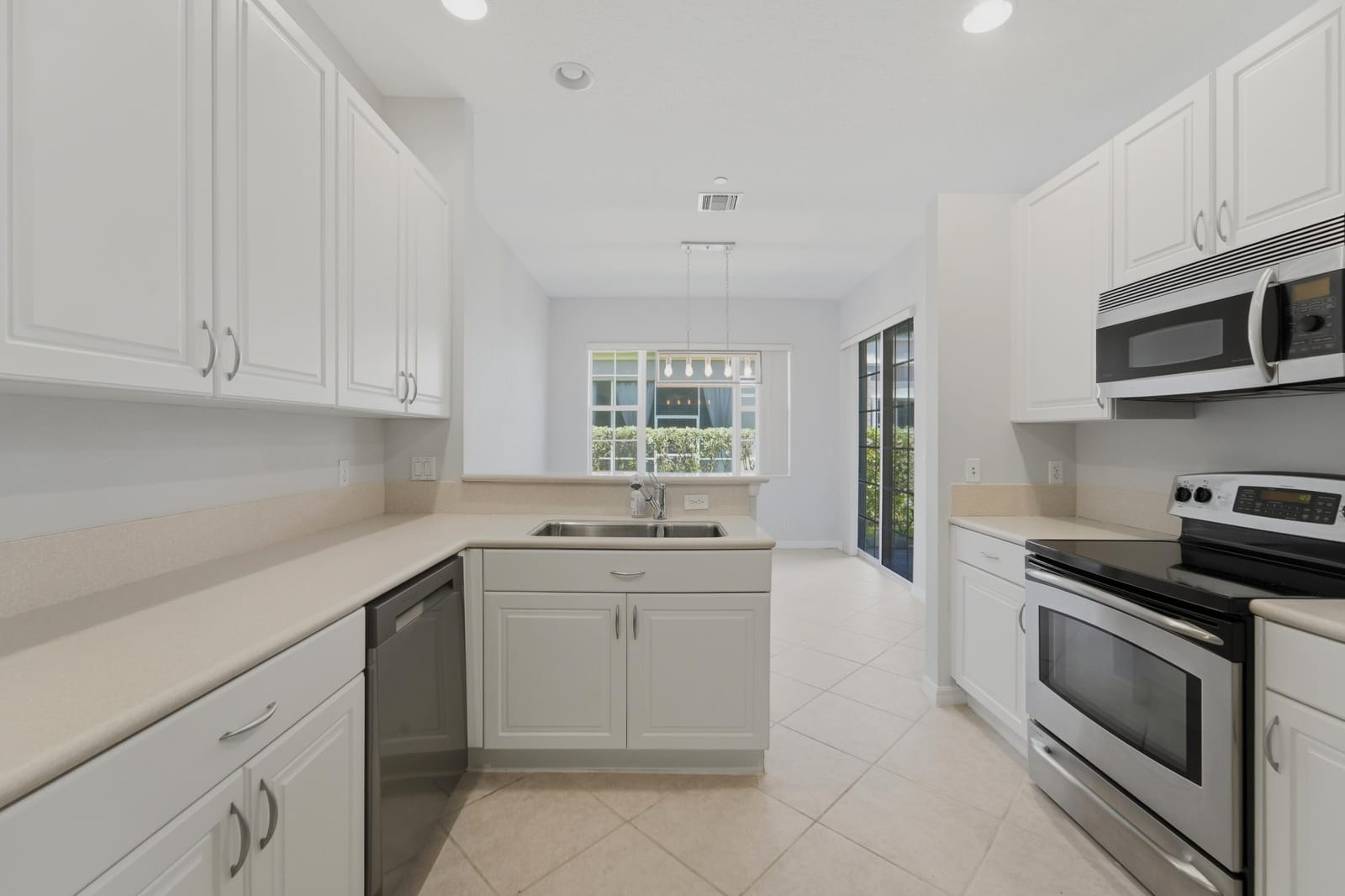 126 LANCASTER Road, Boynton Beach, FL 33426 photo 6