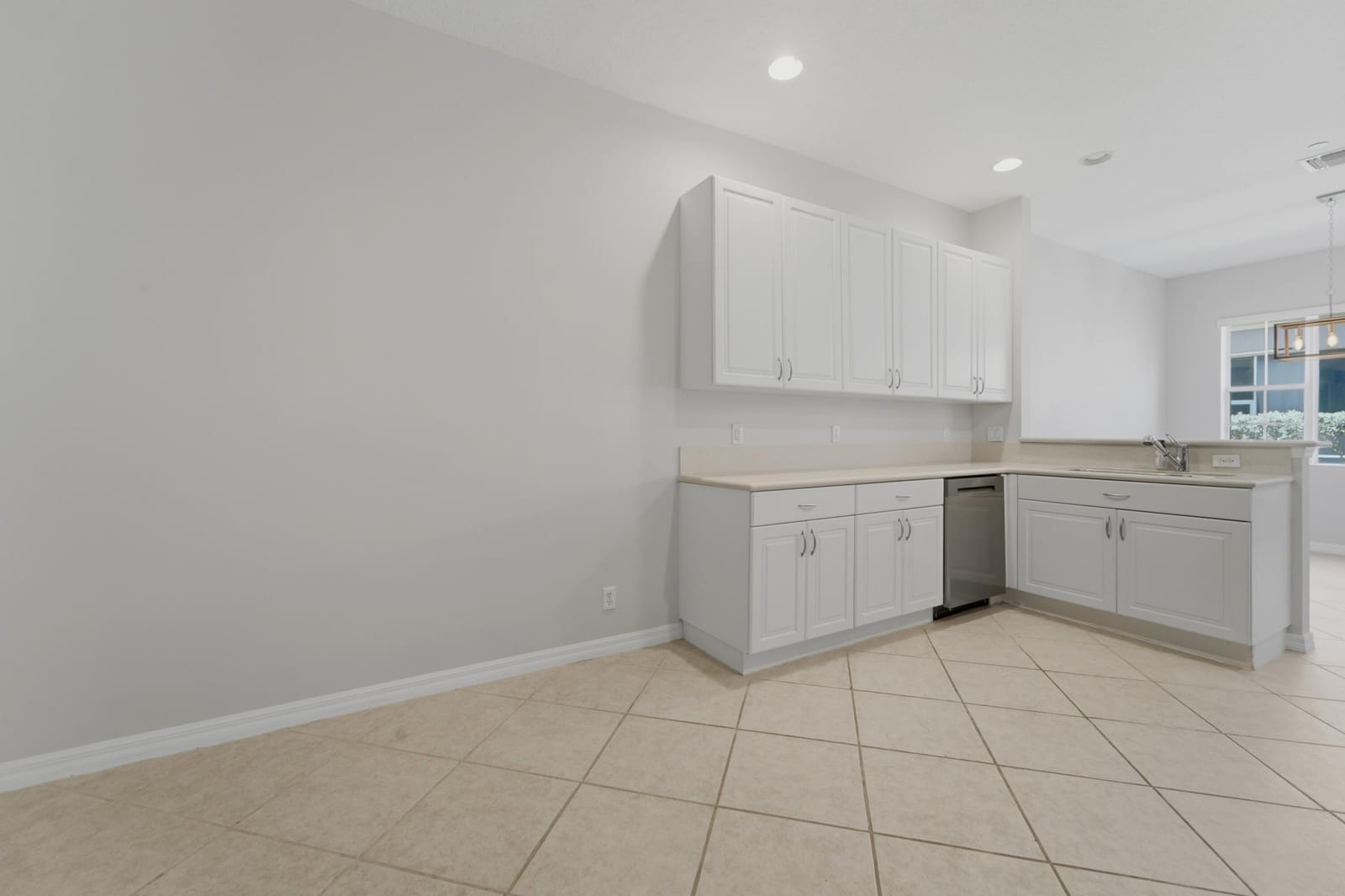 126 LANCASTER Road, Boynton Beach, FL 33426 photo 8