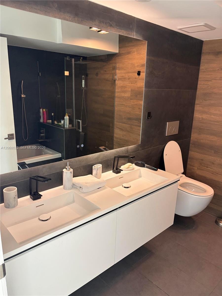 5900 Collins Avenue 702 — photo 8