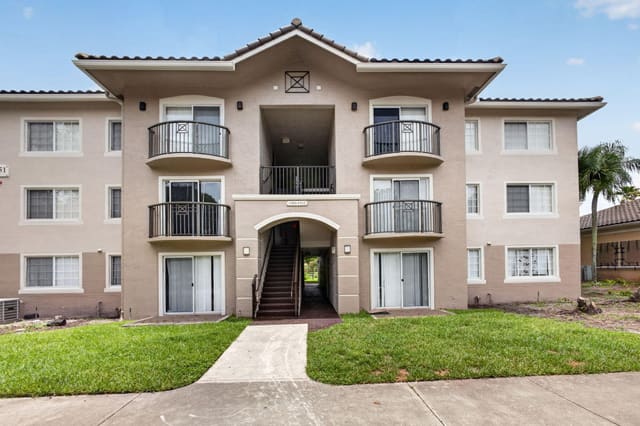 4151 N Haverhill Road 1504, West Palm Beach, FL 33417