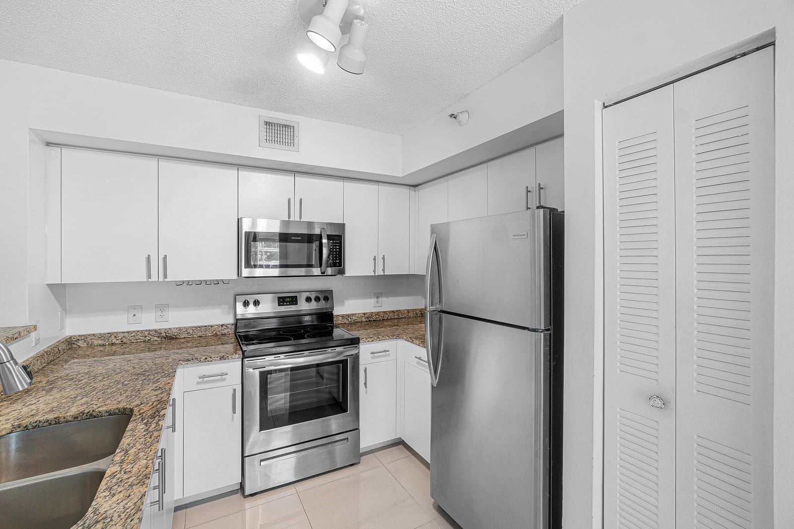 131 Yacht Club Way 307, Hypoluxo, FL 33462 photo 11