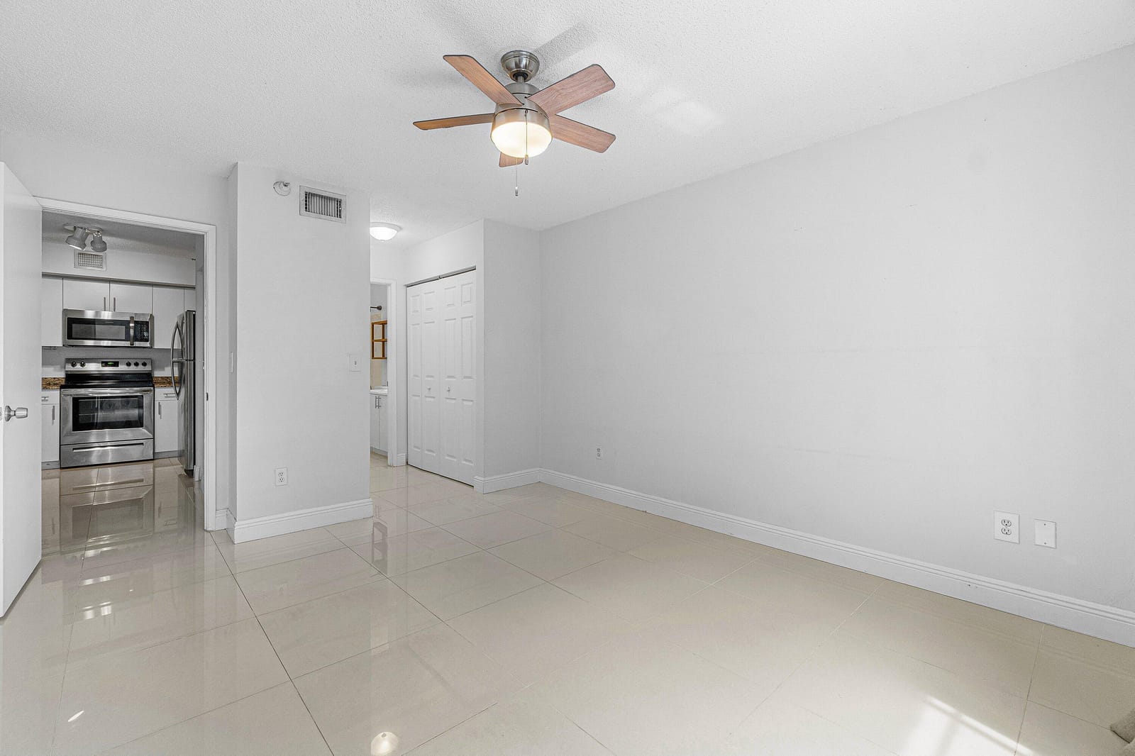 131 Yacht Club Way 307, Hypoluxo, FL 33462 photo 13