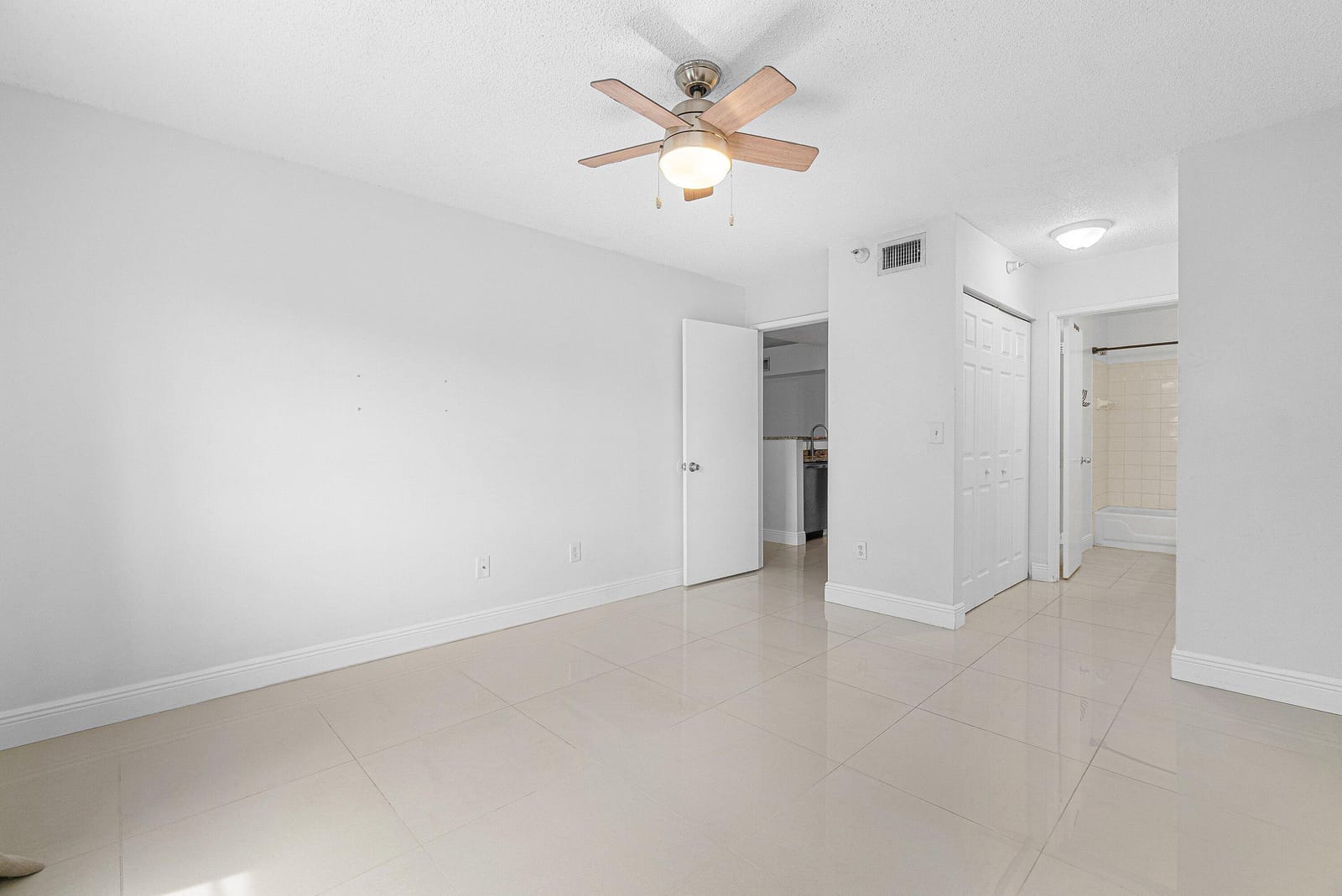 131 Yacht Club Way 307, Hypoluxo, FL 33462 photo 15
