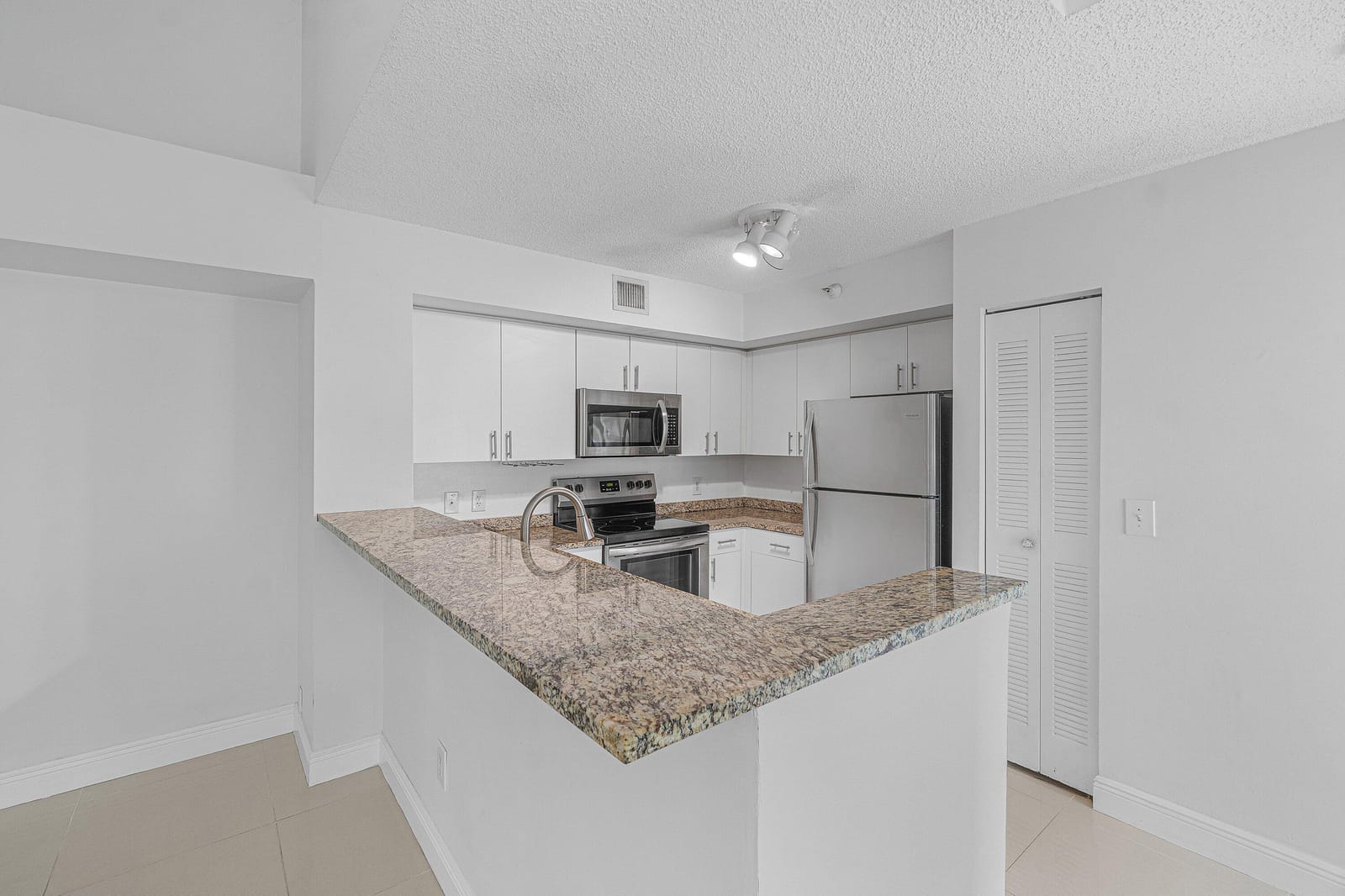 131 Yacht Club Way 307, Hypoluxo, FL 33462 photo 9