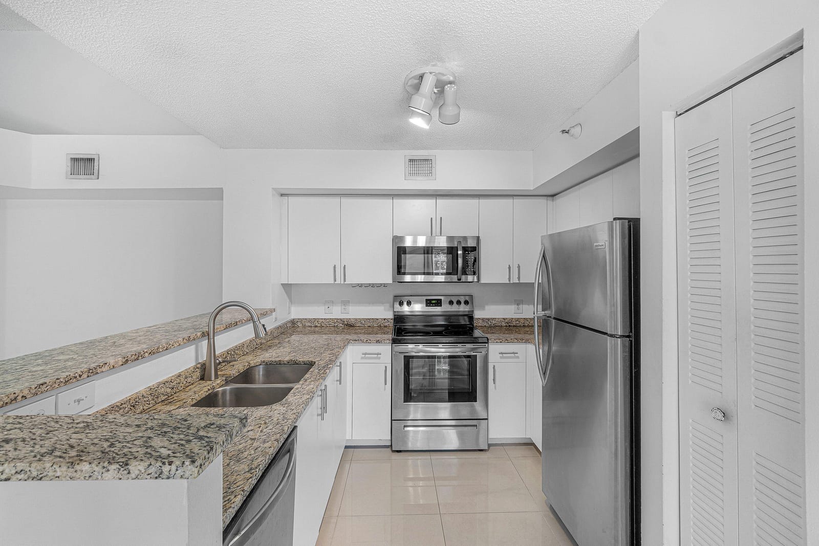 131 Yacht Club Way 307, Hypoluxo, FL 33462 photo 10