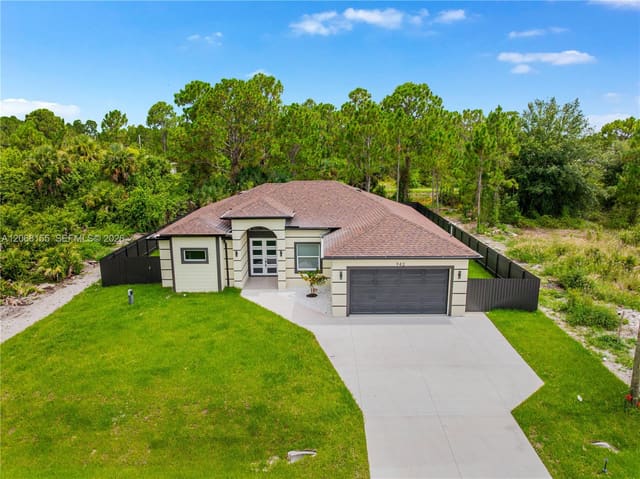 942 E Kanuga Street, Lehigh Acres, FL 33974
