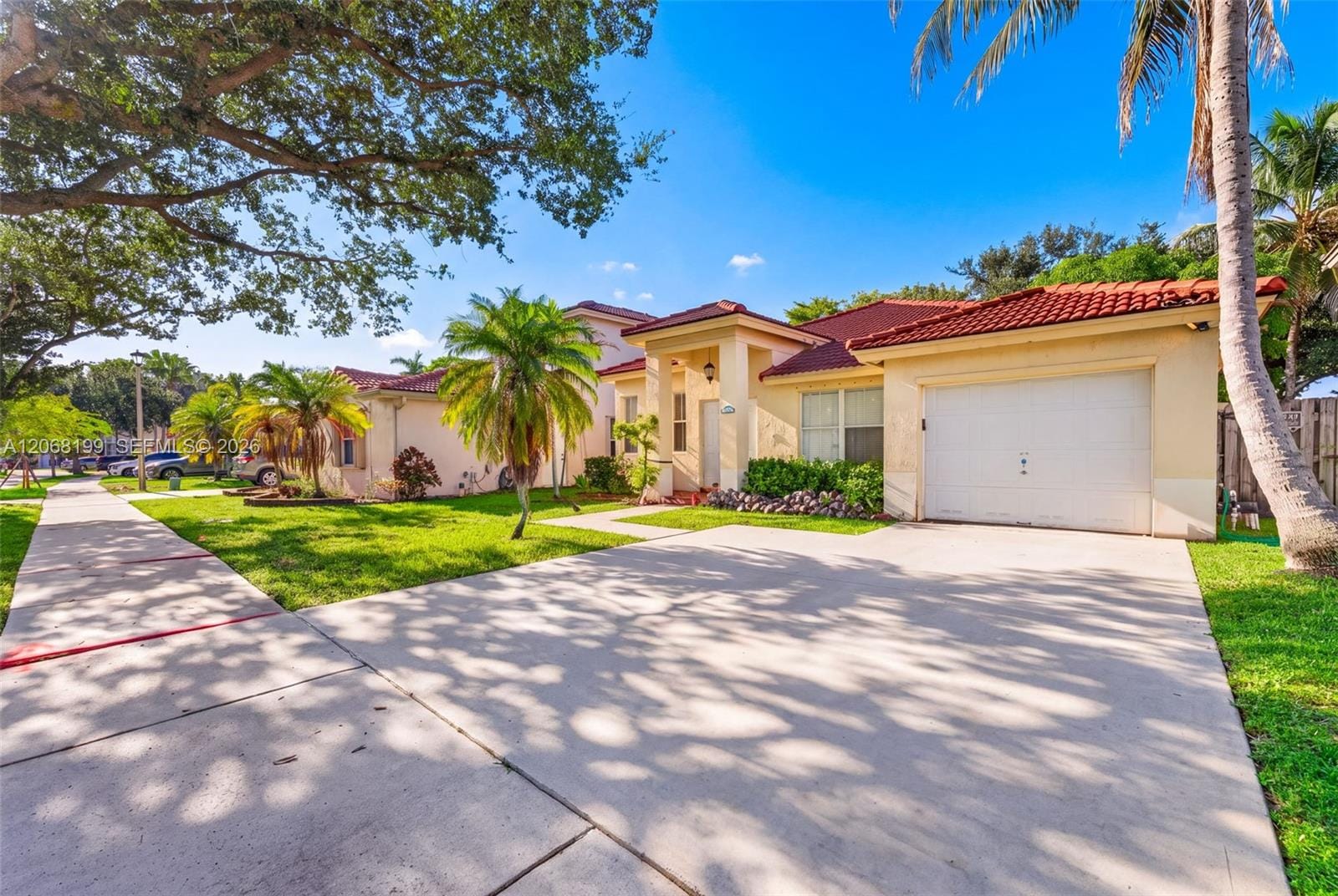 13976 S Cypress Cove Circle, Davie, FL 33325 photo 2