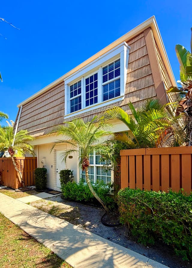 11584 WINCHESTER Drive, Winchester Court, Palm Beach Gardens, FL