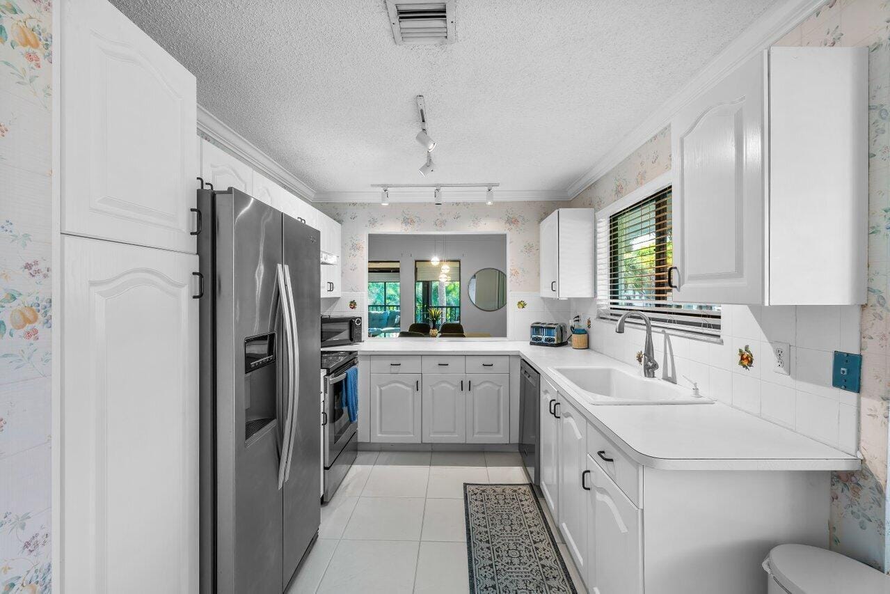 50 PELICAN POINTE Drive 2050 — photo 12