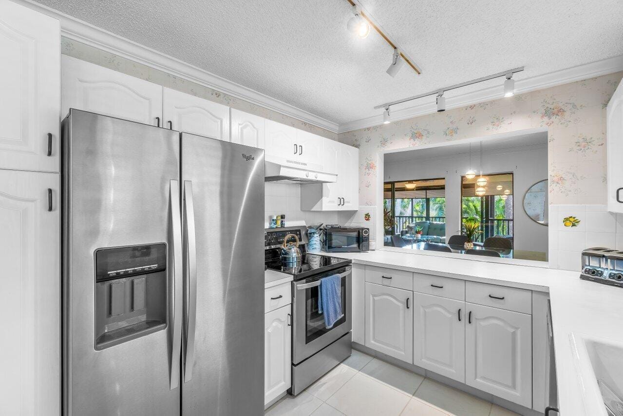 50 PELICAN POINTE Drive 2050, Delray Beach, FL 33483 photo 13
