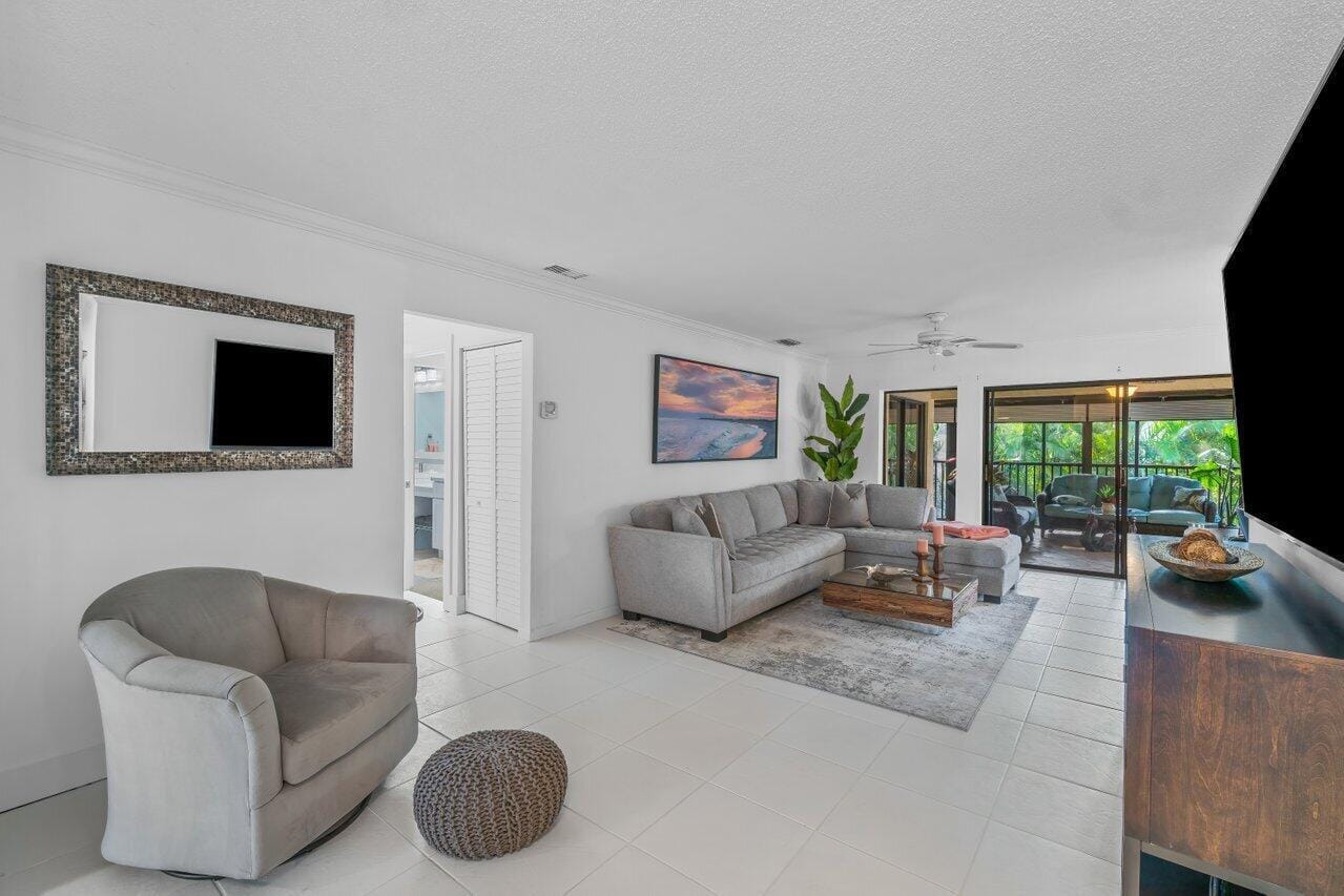 50 PELICAN POINTE Drive 2050 — photo 3