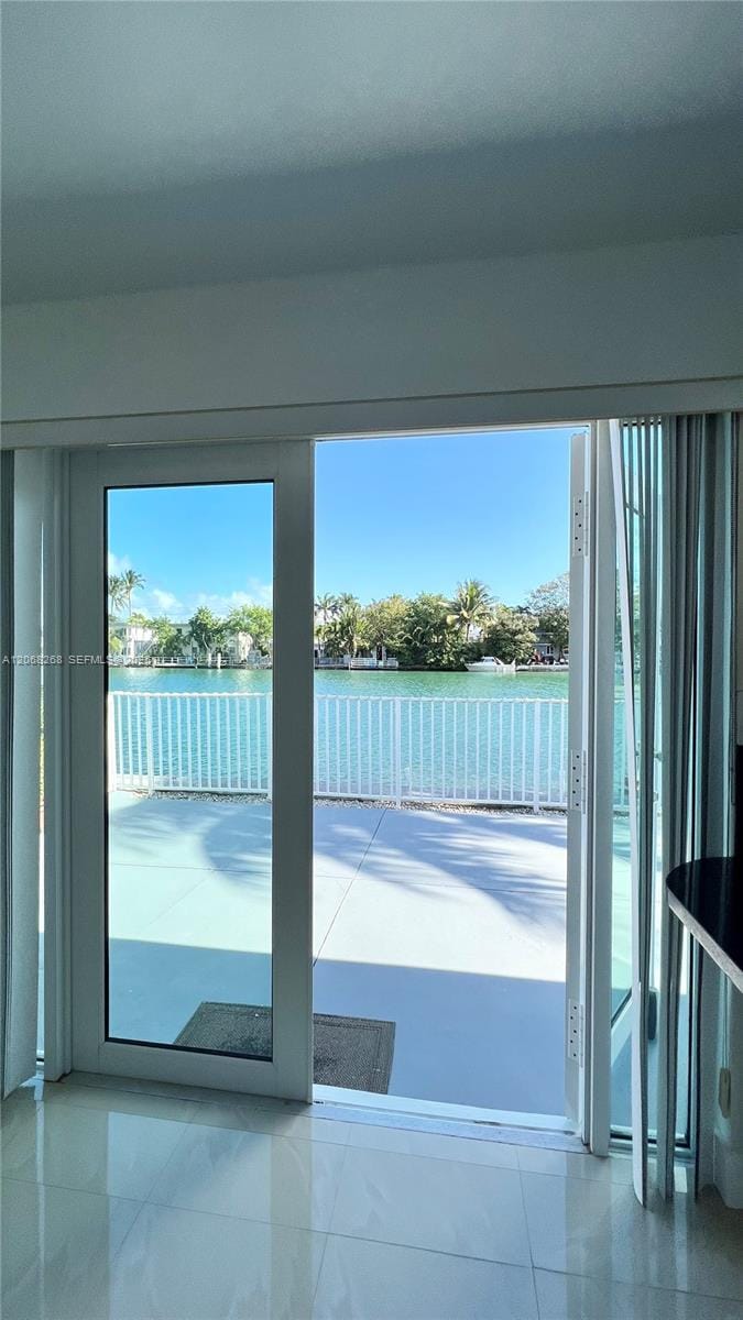 8227 Crespi Boulevard 4 — photo 1
