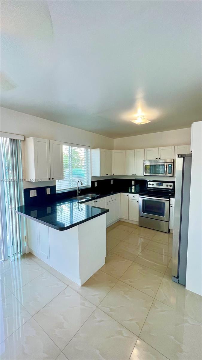 8227 Crespi Boulevard 4 — photo 10