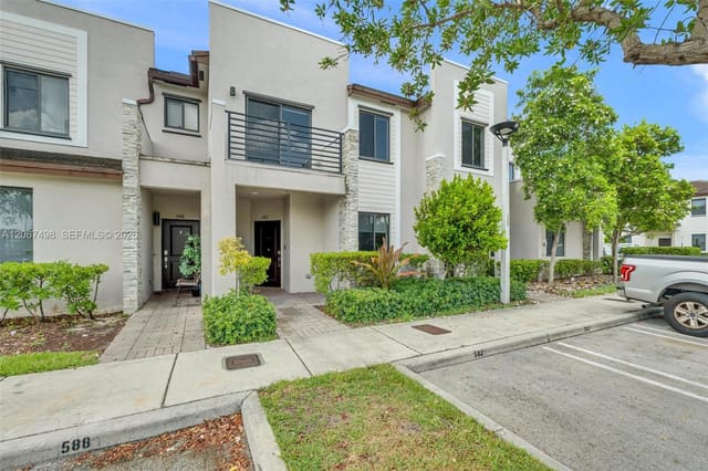 582 NE 207th Street 582, Miami, FL 33179