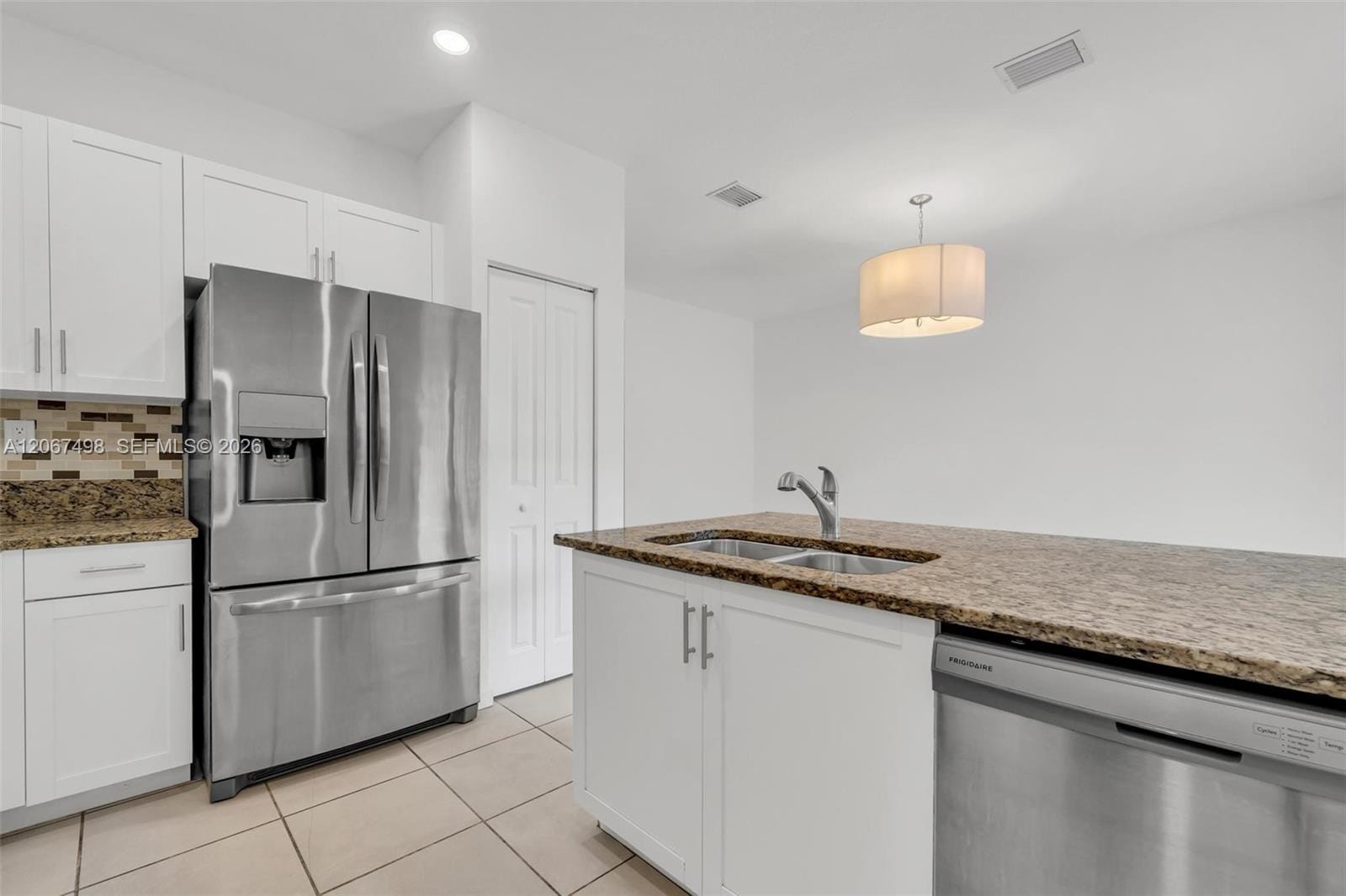 582 NE 207th Street 582, Miami, FL 33179 photo 18