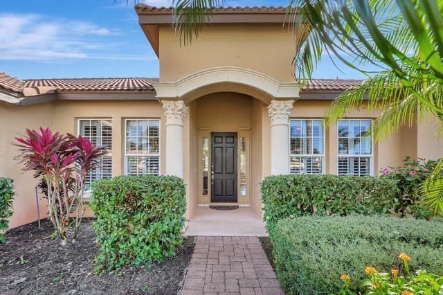 827 SW GRAND RESERVES Boulevard, Port St. Lucie, FL 34986