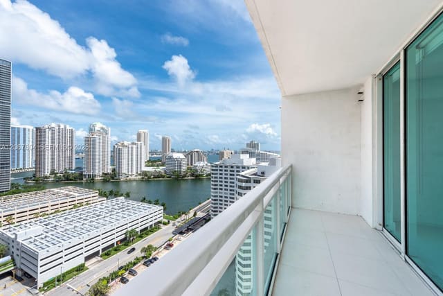 950 Brickell Bay Drive 2208, Miami, FL 33131