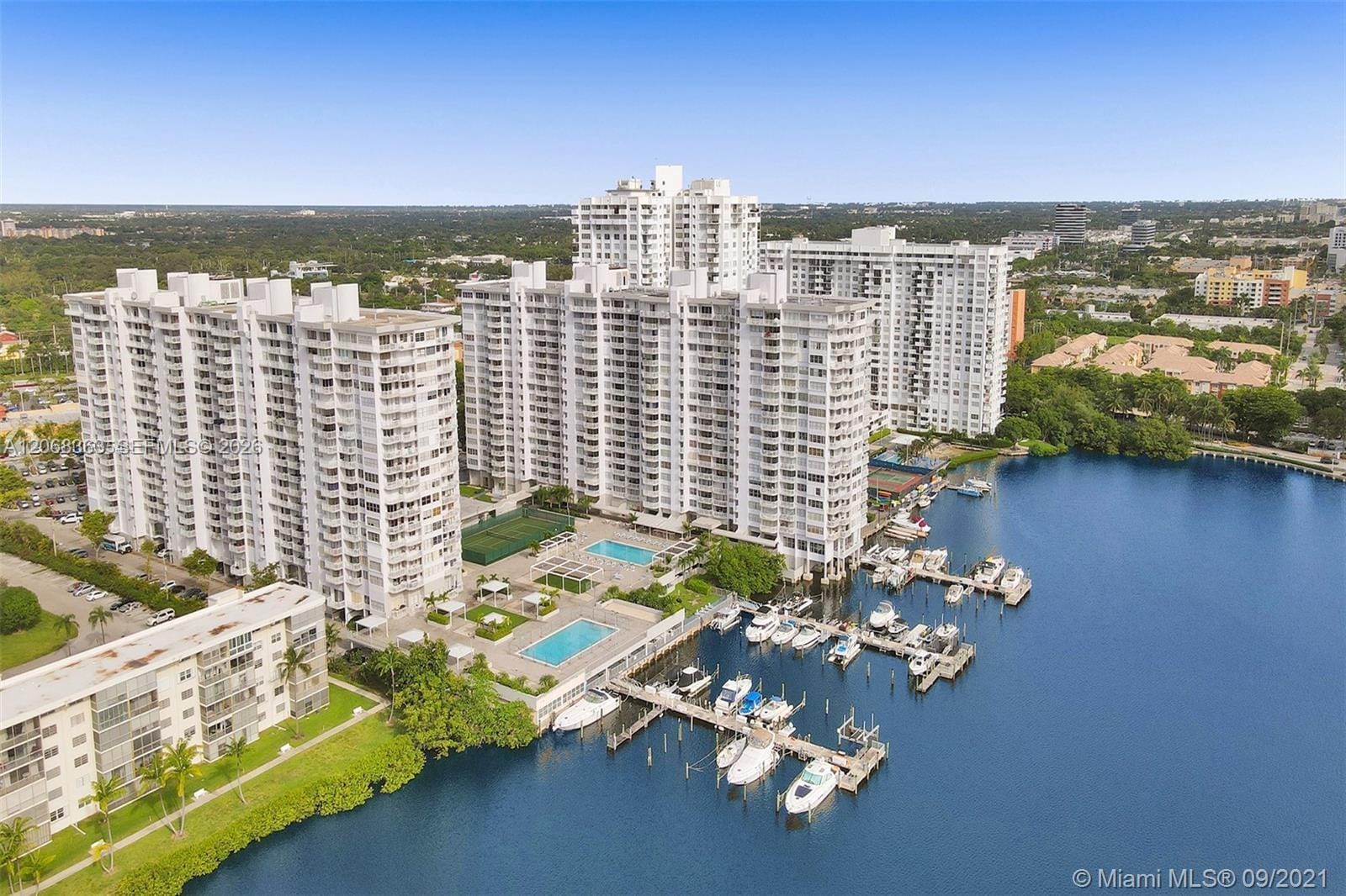 18081 Biscayne Boulevard 1702, Aventura, FL 33160 photo 14
