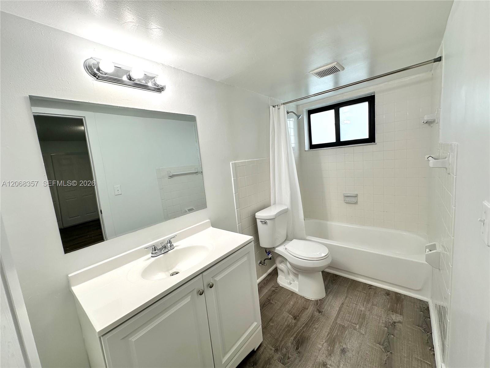 529 SW 4th Street 303 — photo 11