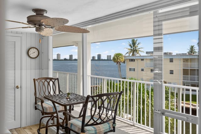 110 SHORE Court 301, North Palm Beach, FL 33408