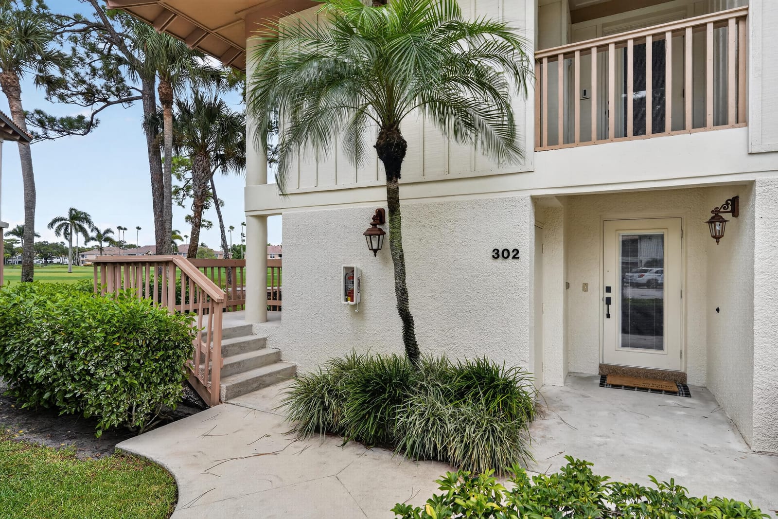 302 Brackenwood Circle — photo 2