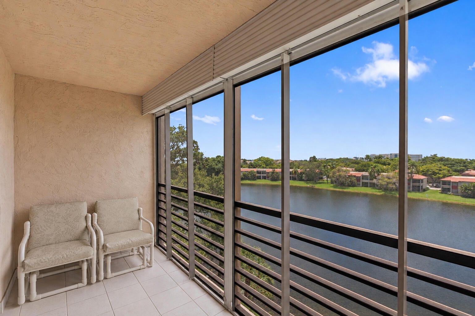 900 COLONY POINT Circle 511, Pembroke Pines, FL 33026 photo 2
