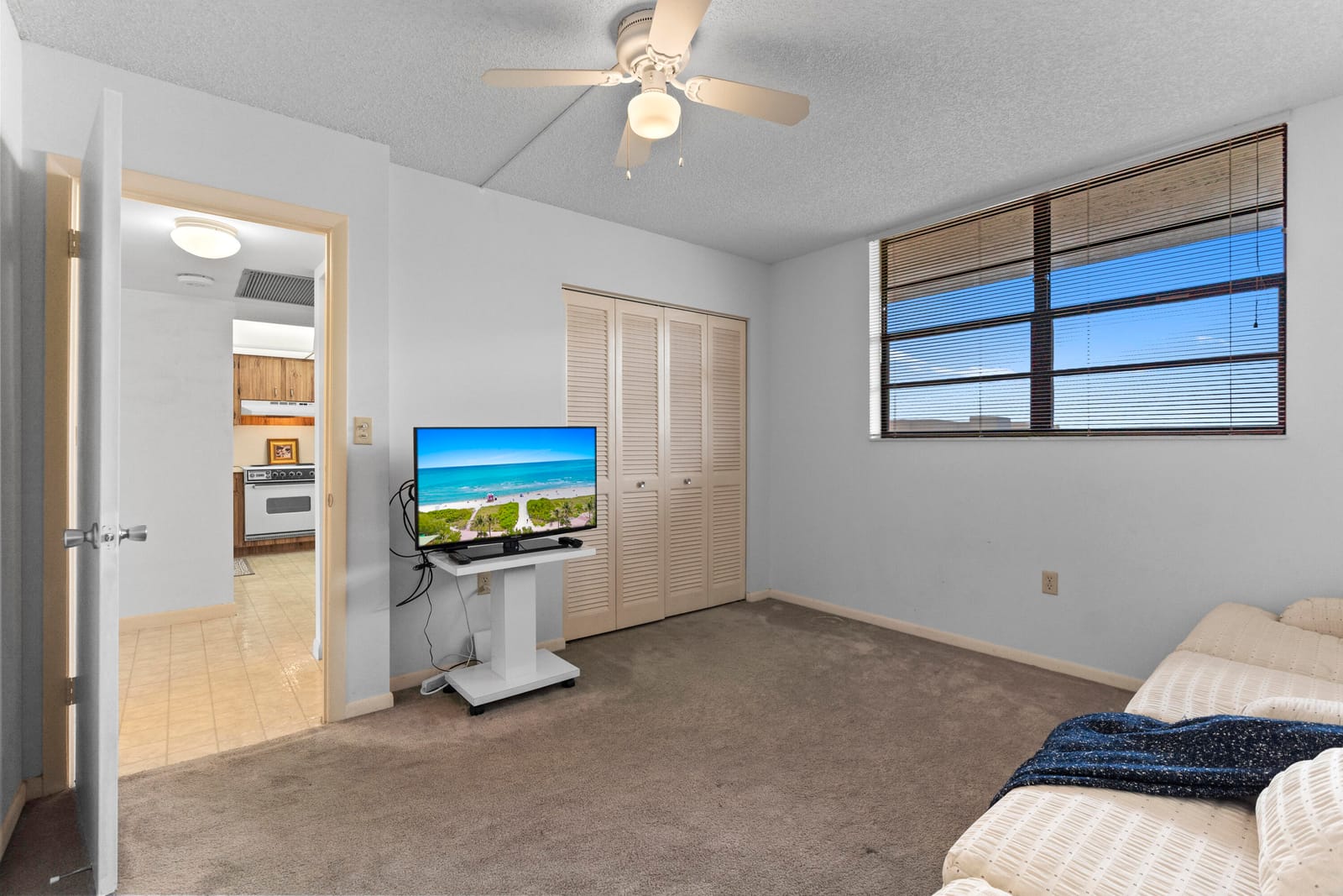 900 COLONY POINT Circle 511, Pembroke Pines, FL 33026 photo 22