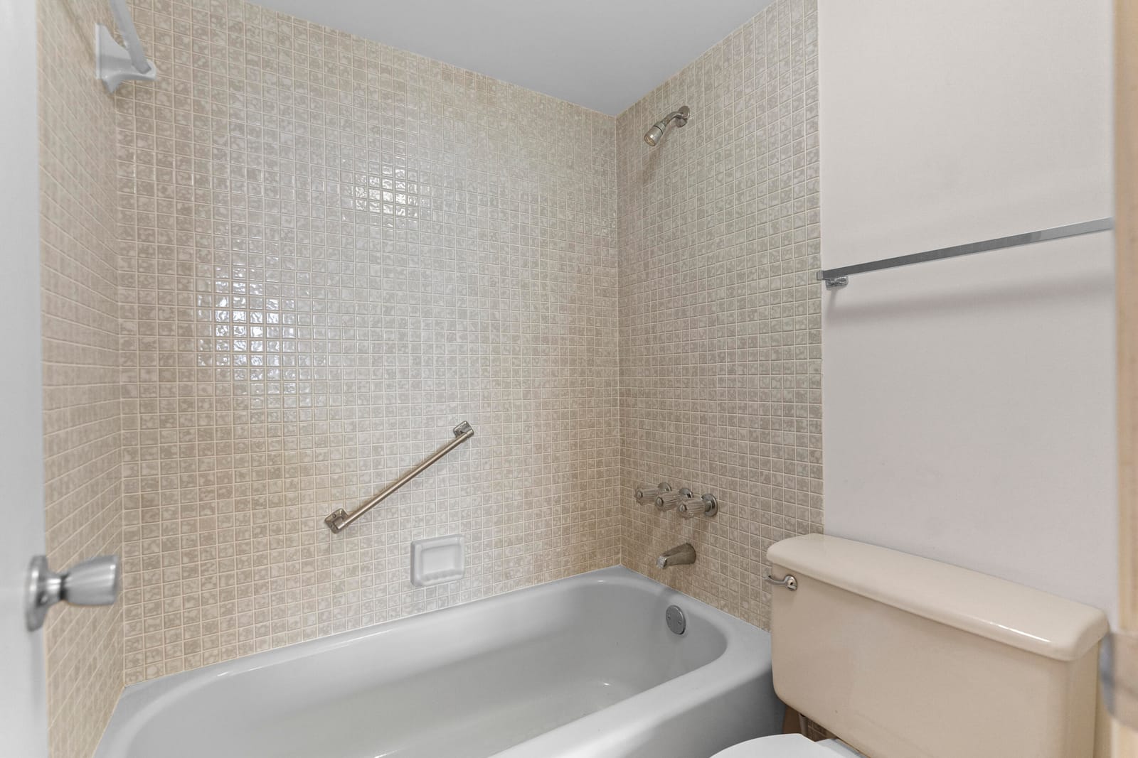 900 COLONY POINT Circle 511, Pembroke Pines, FL 33026 photo 28