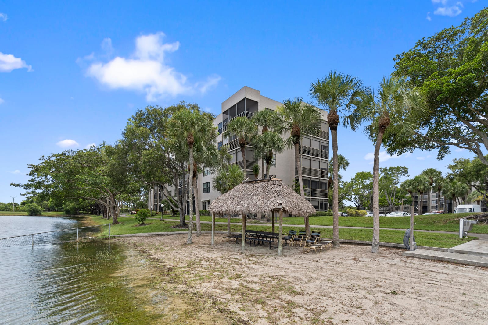 900 COLONY POINT Circle 511, Pembroke Pines, FL 33026 photo 30