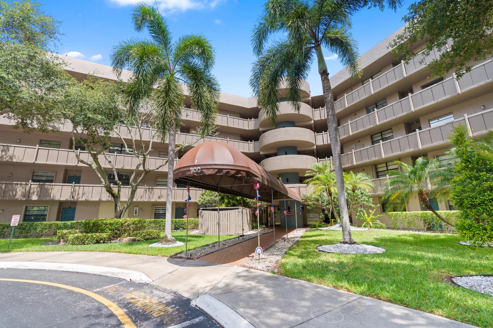 900 COLONY POINT Circle 511, Pembroke Pines, FL 33026 photo 6