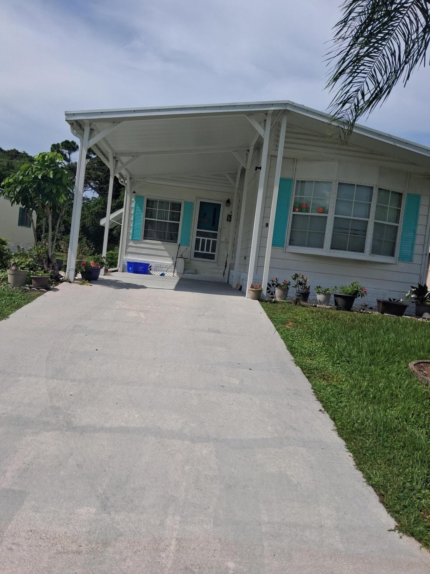 8 Novedades, Port St. Lucie, FL 34952