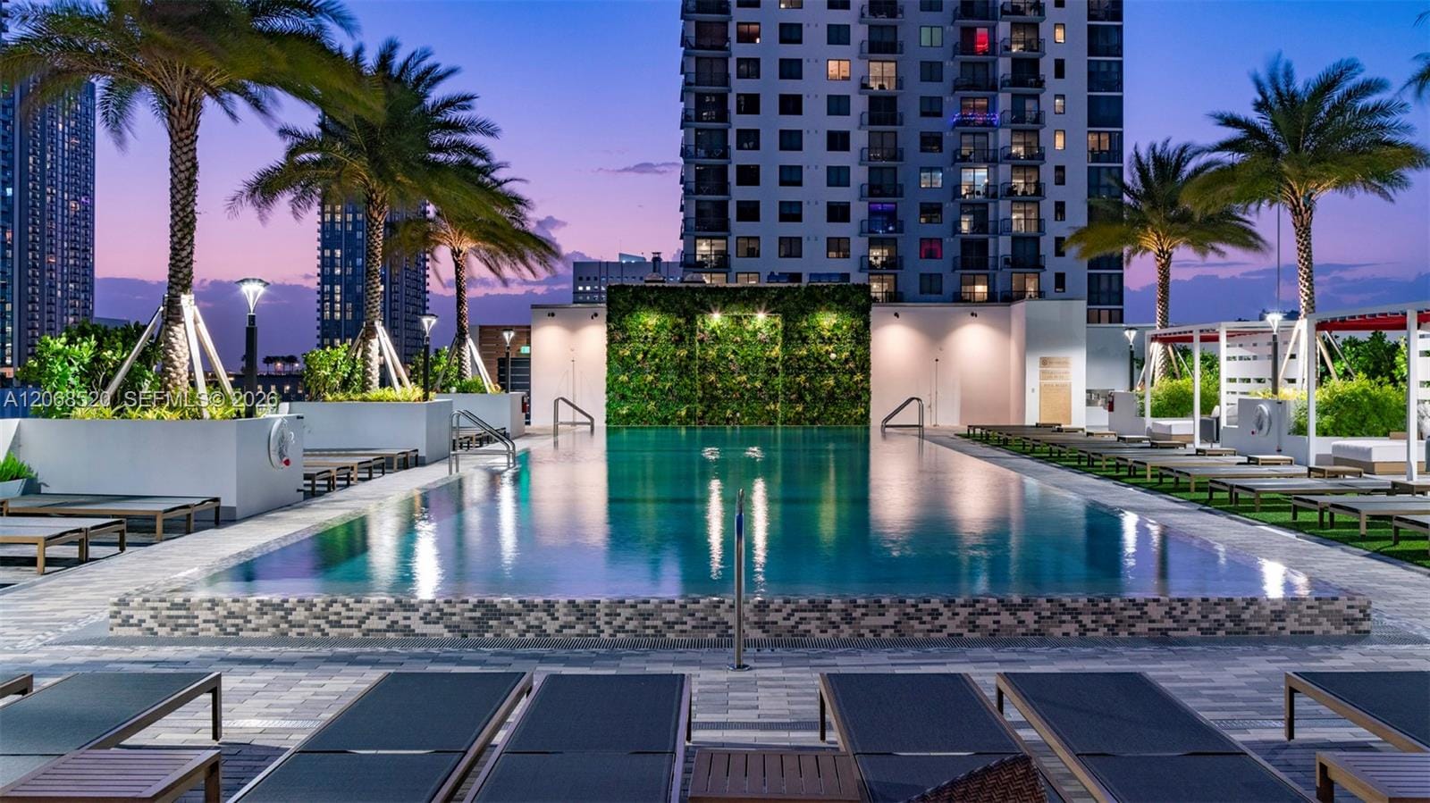 650 NE 2nd Avenue 2811, Miami, FL 33132 photo 2