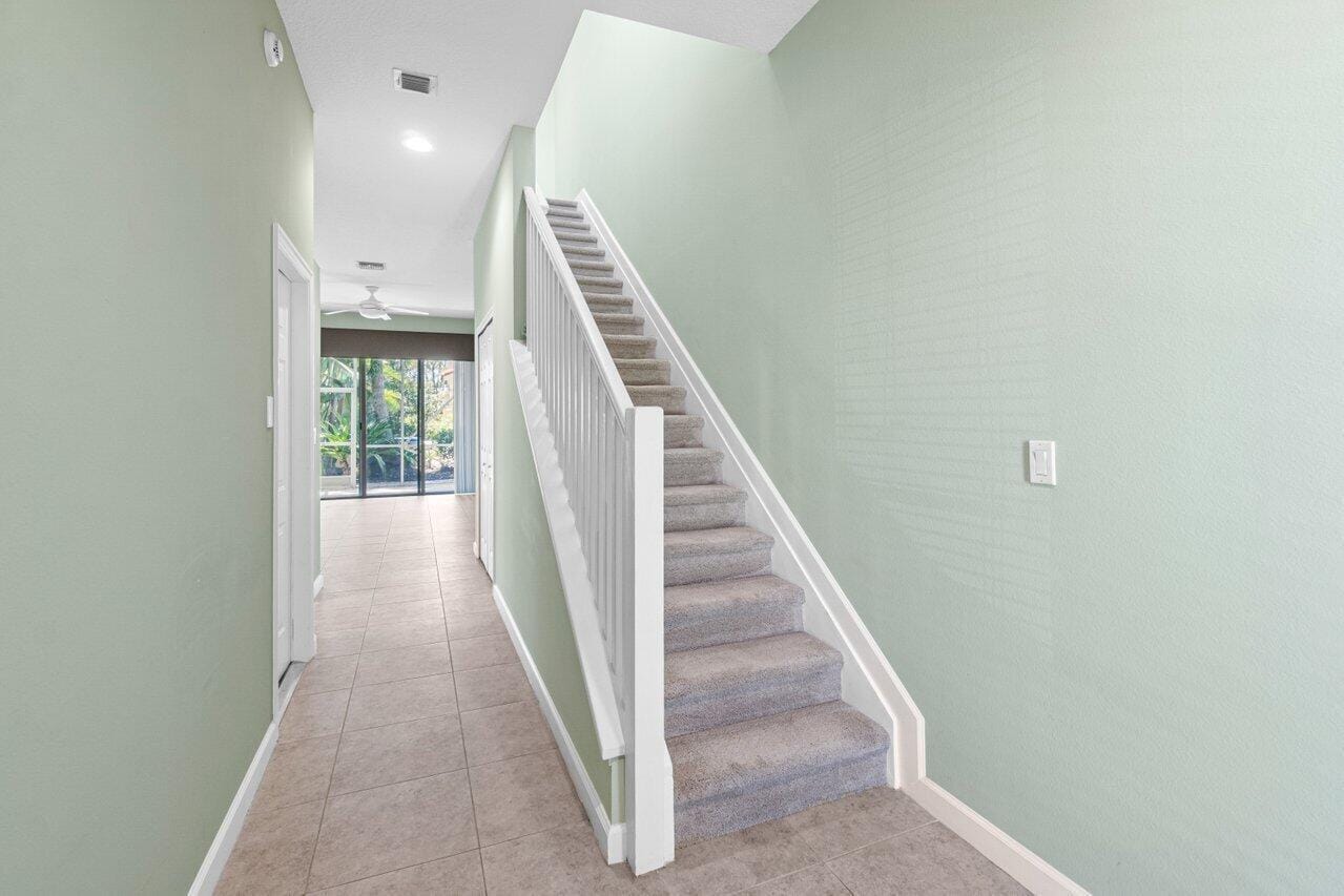 526 COMMONS Drive — photo 6